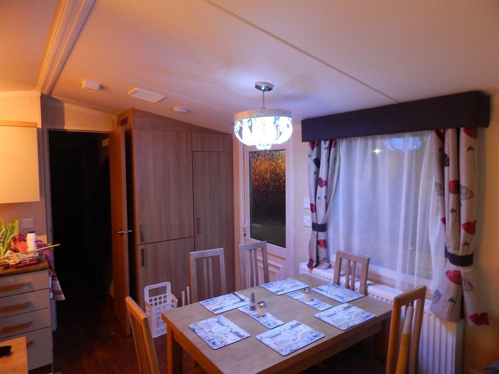 Presthaven Sands Holiday Park 3 And 2 Bed Caravans Prestatyn Habitación foto